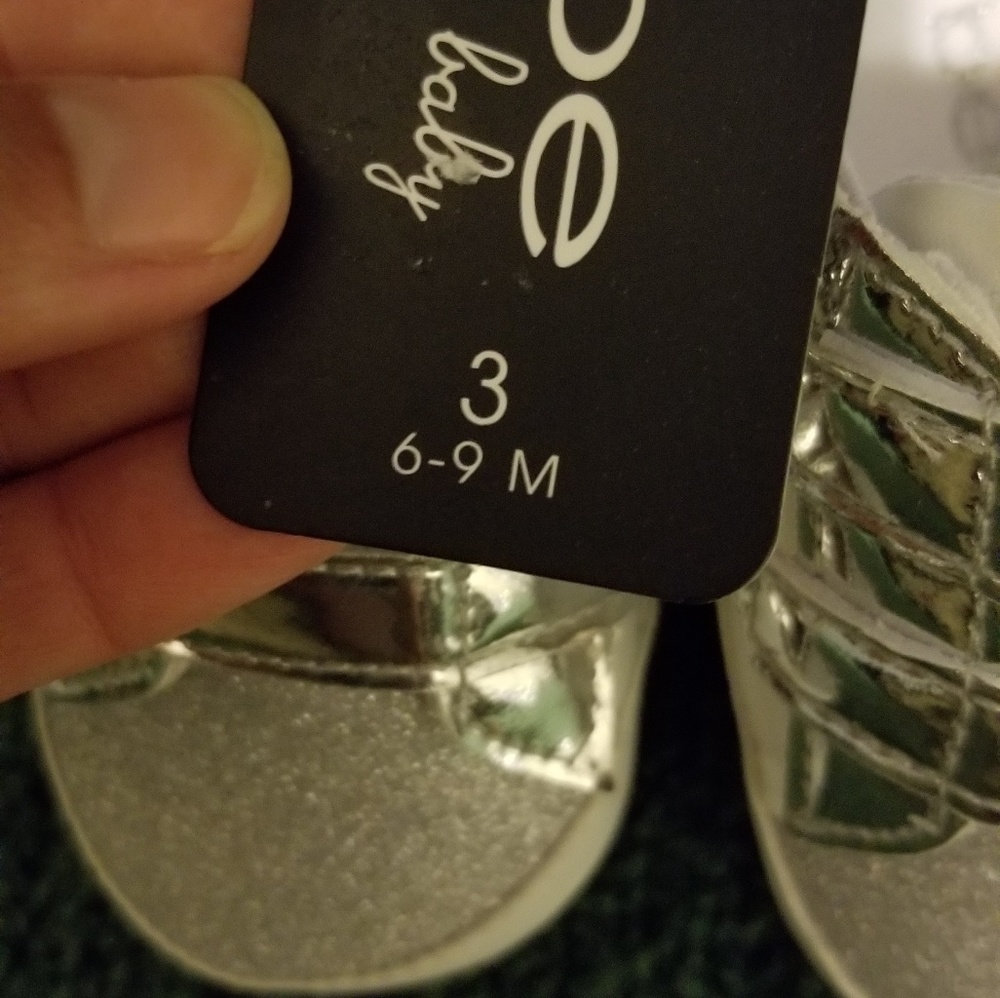 SOLD 💞 SOLD BEBESilver sparkle baby Shoes - Picture 3 of 6